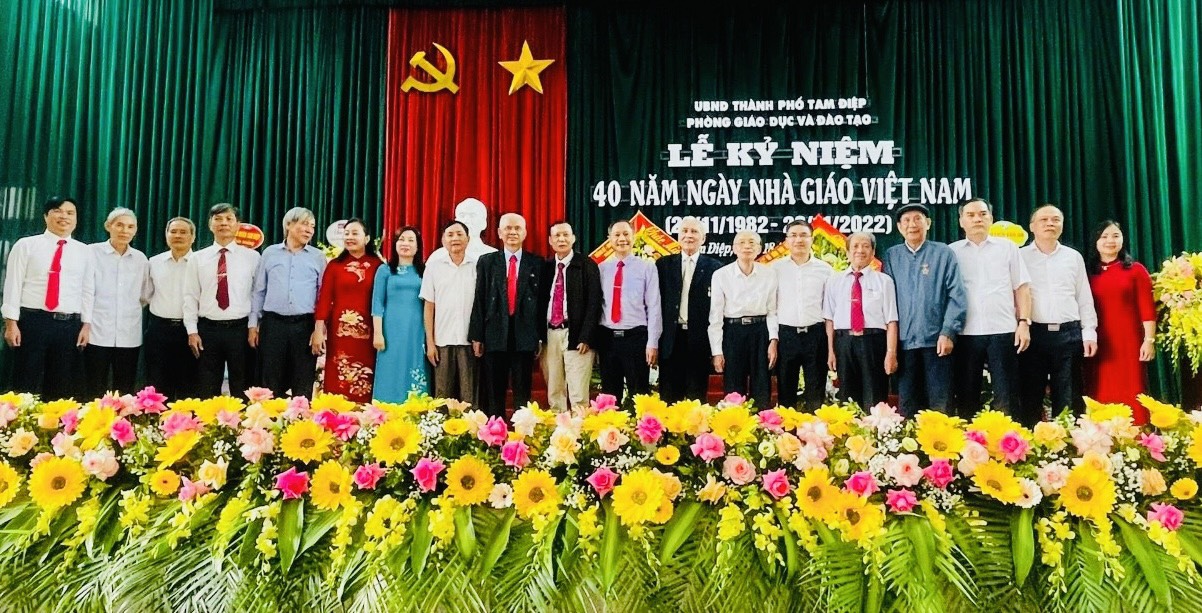 Phòng Giáo dục & Đào tạo thành phố long trọng tổ chức Lễ kỷ niệm 40 năm Ngày Nhà giáo Việt Nam (20/11/1982-20/11/2022)
