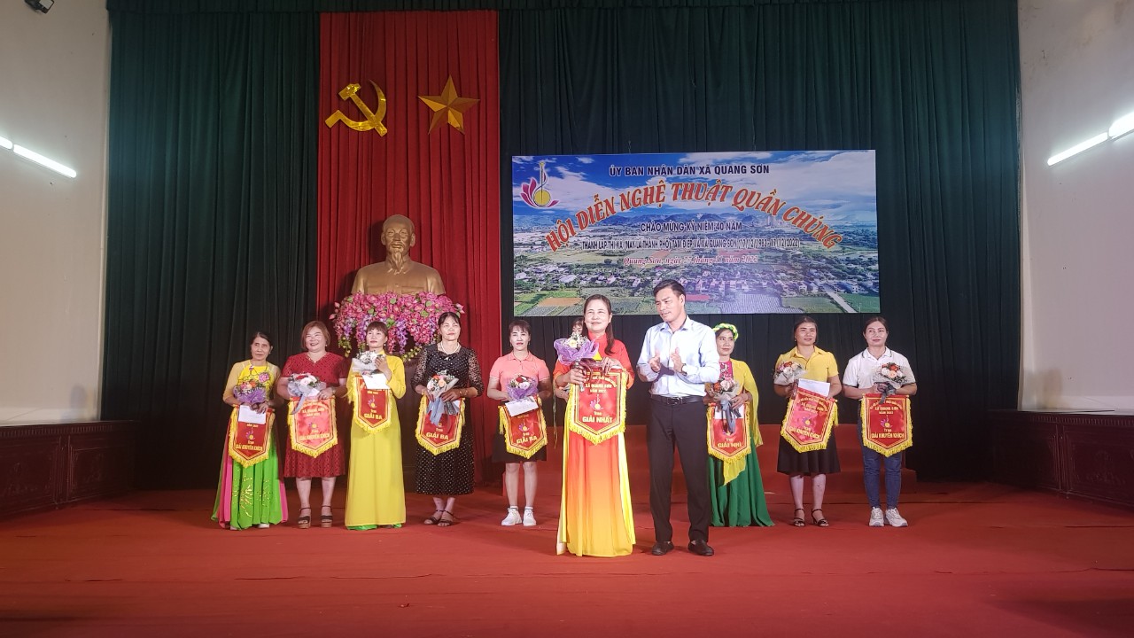 Xã Quang Sơn đã tổ chức hội diễn văn nghệ quần chúng chào mừng kỷ niệm 40 năm thành lập thị xã nay là thành phố Tam Điệp và xã Quang Sơn 17/12/1982-17/12/2022
