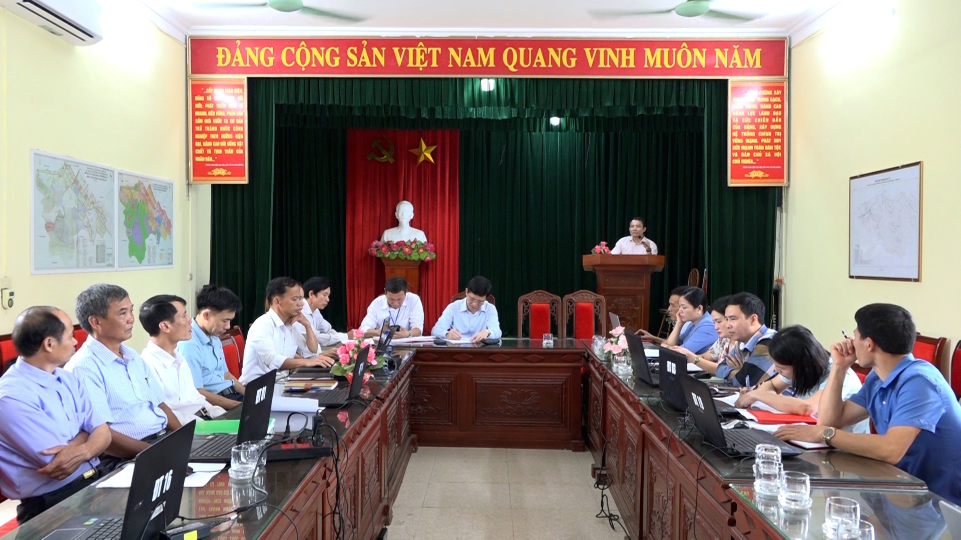 UBND thành phố tổ chức hội nghị tập huấn về kỹ năng số trong chính quyền số và kiến thức về công nghệ thông tin cho lãnh đạo và cán bộ công chức xã Đông Sơn