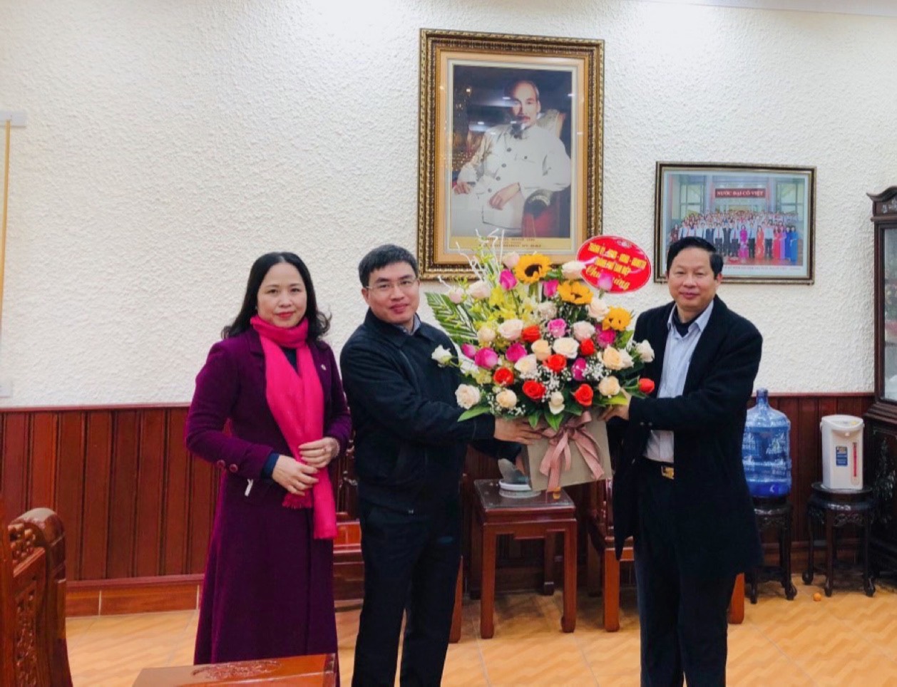 Đồng chí Chủ tịch UBND thành phố Tam Điệp thăm, chúc mừng Ngày Thầy thuốc Việt Nam