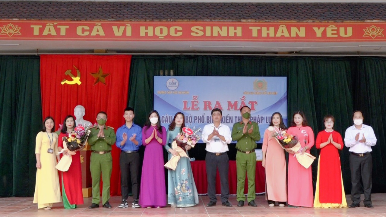 Trường THPT Ngô Thì Nhậm tổ chức Lễ ra mắt “Câu lạc bộ phổ biến kiến thức pháp luật “