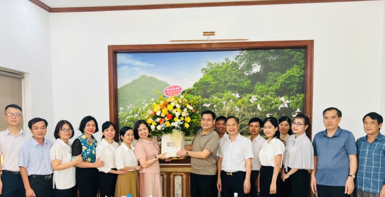 Đoàn lãnh đạo thành phố thăm và chúc mừng các cơ quan Báo chí trên địa bàn tỉnh nhân ngày Báo chí Cách mạng Việt Nam.