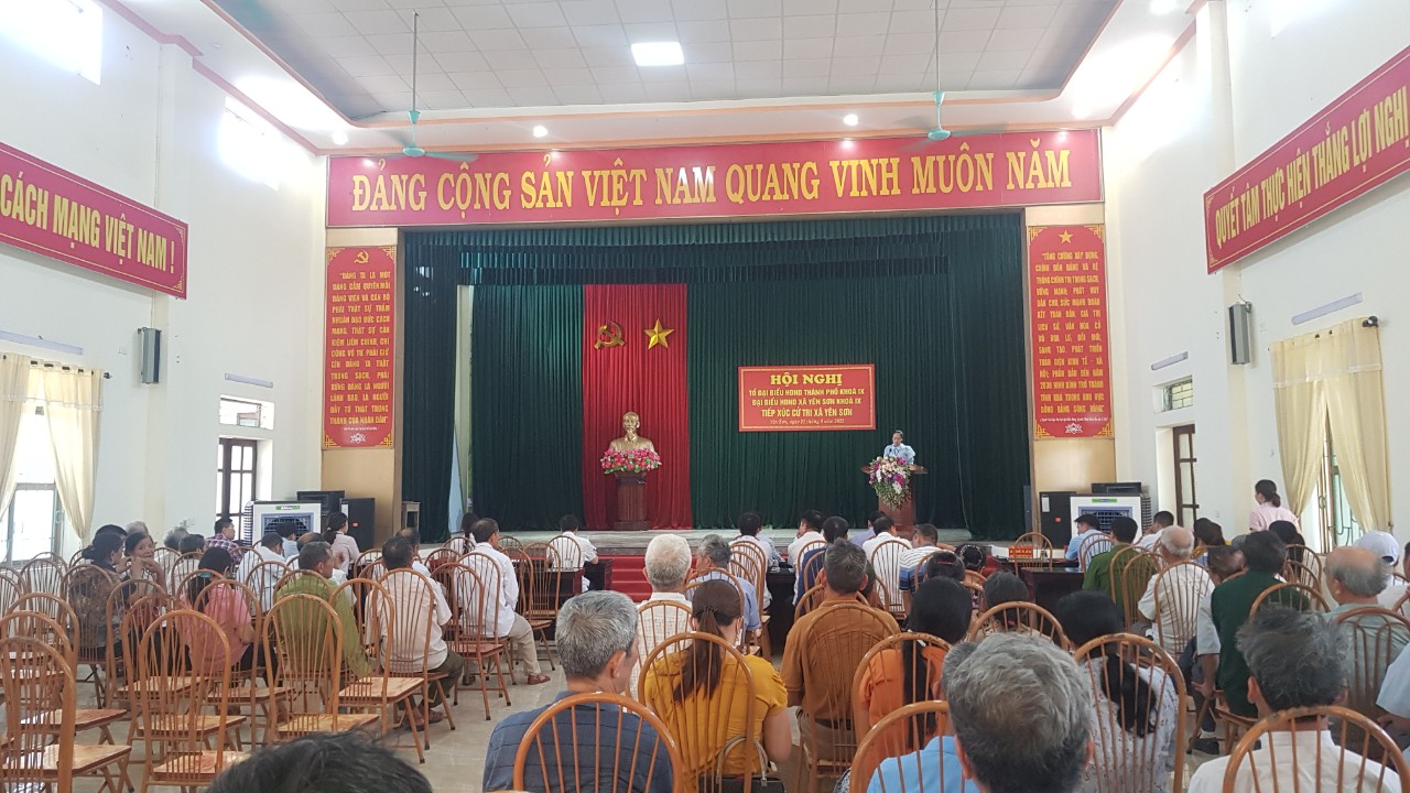 Đại biểu HĐND thành phố tiếp xúc với cử tri xã Yên Sơn