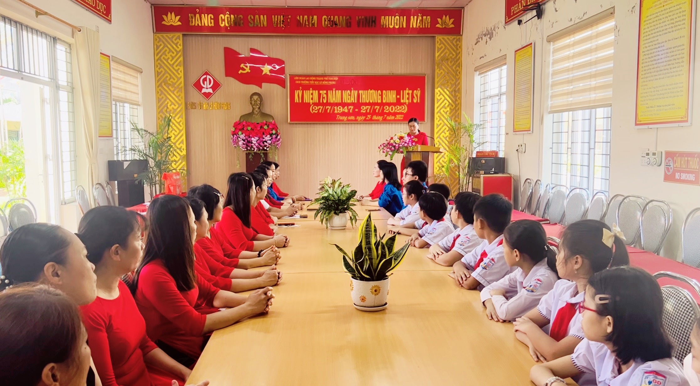 Trường Tiểu học Lê Hồng Phong tổ chức Lễ tri ân kỷ niệm 75 năm Ngày Thương binh liệt sỹ