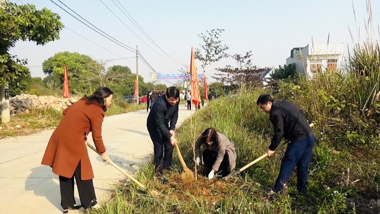 Đảng ủy, HĐND, UBND, UBMTTQ Việt Nam phường Trung Sơn tổ chức Lễ phát động tết trồng cây xuân Quý Mão 2023