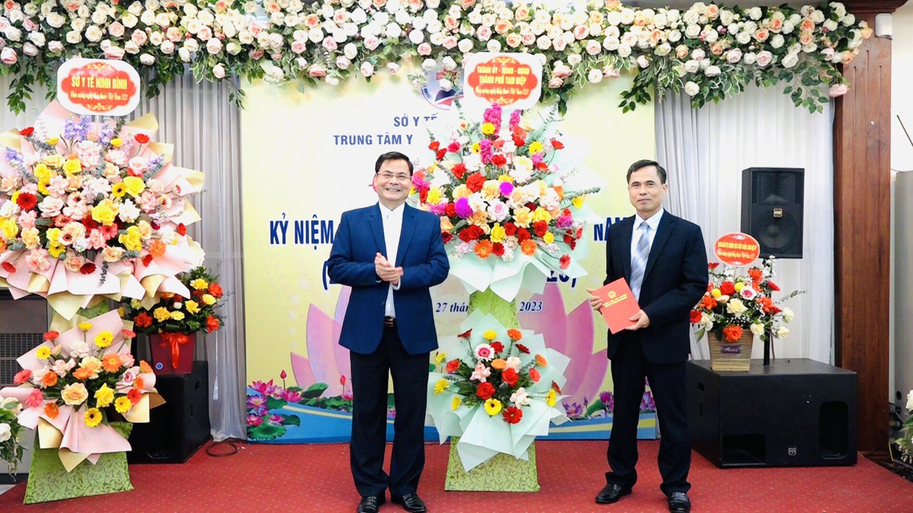 Trung tâm Y tế thành phố tổ chức chương trình gặp mặt kỷ niệm 68 năm ngày thầy thuốc Việt Nam (27/2/1955 – 27/2/2023)