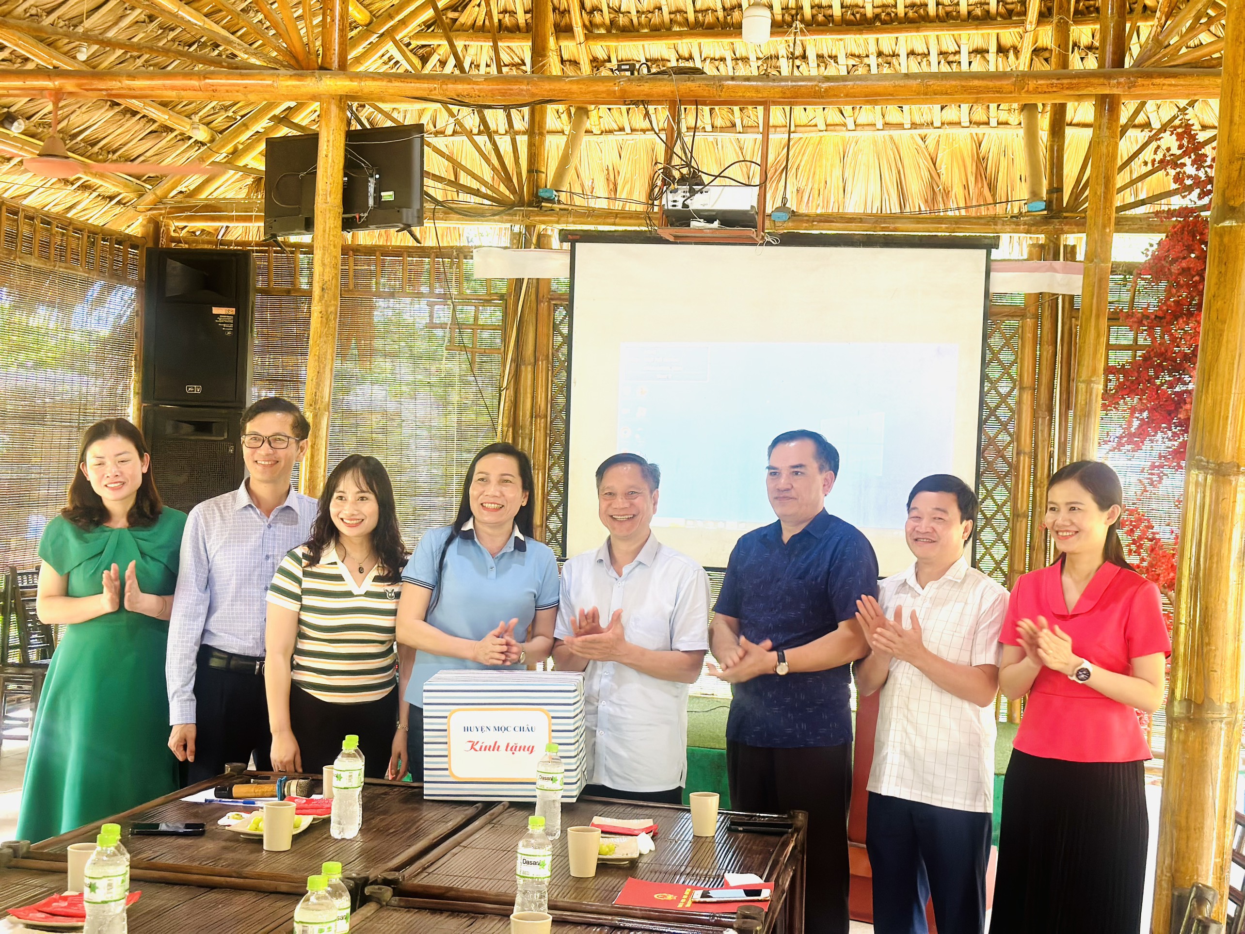 Đoàn công tác huyện Mộc Châu, tỉnh Sơn La học tập kinh nghiệm Chương trình phát triển du lịch nông thôn trong Xây dựng Nông thôn mới tại thành phố