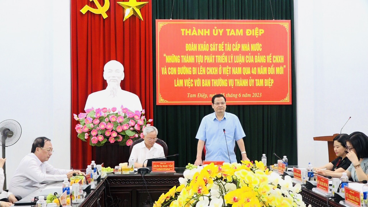 Đoàn Khảo sát đề tài cấp Nhà nước “Những thành tựu phát triển lý luận của Đảng về CNXH và con đường đi lên CNXH ở Việt Nam qua 40 năm đổi mới” làm việc với Ban Thường vụ Thành ủy Tam Điệp