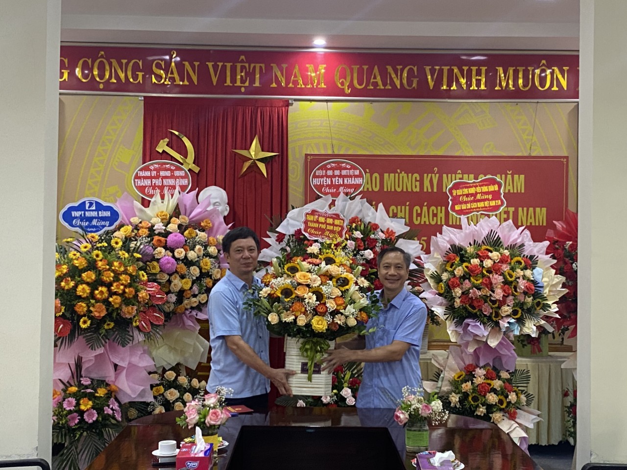 Đoàn lãnh đạo thành phố thăm và chúc mừng các cơ quan Báo chí trên địa bàn tỉnh nhân ngày Báo chí Cách mạng Việt Nam