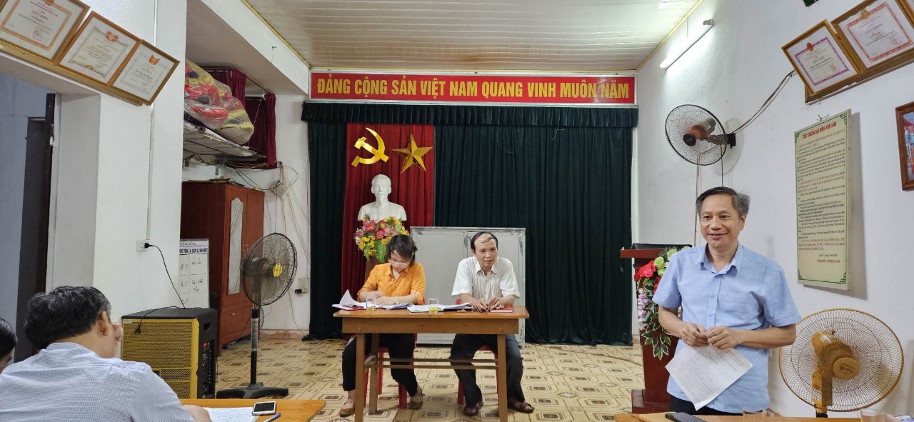 Đồng chí Vũ Thành Tôn, Phó Bí thư Thường trực Thành ủy dự sinh hoạt tại Chi bộ tổ dân phố 2, phường Tây Sơn