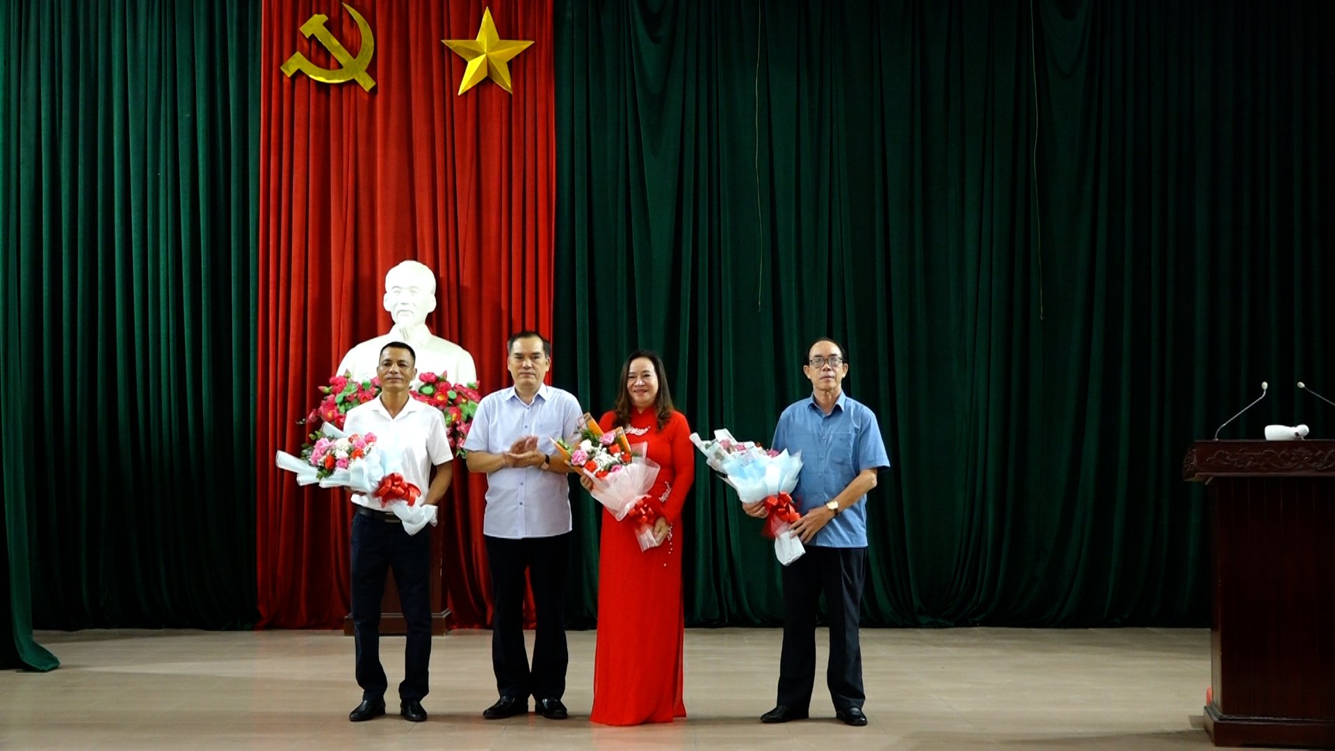 Thành ủy, HĐND, UBND, UBMTTQ Việt Nam thành phố tổ chức sinh hoạt chính trị dưới nghi thức chào cờ đầu tuần tháng 9 năm 2023