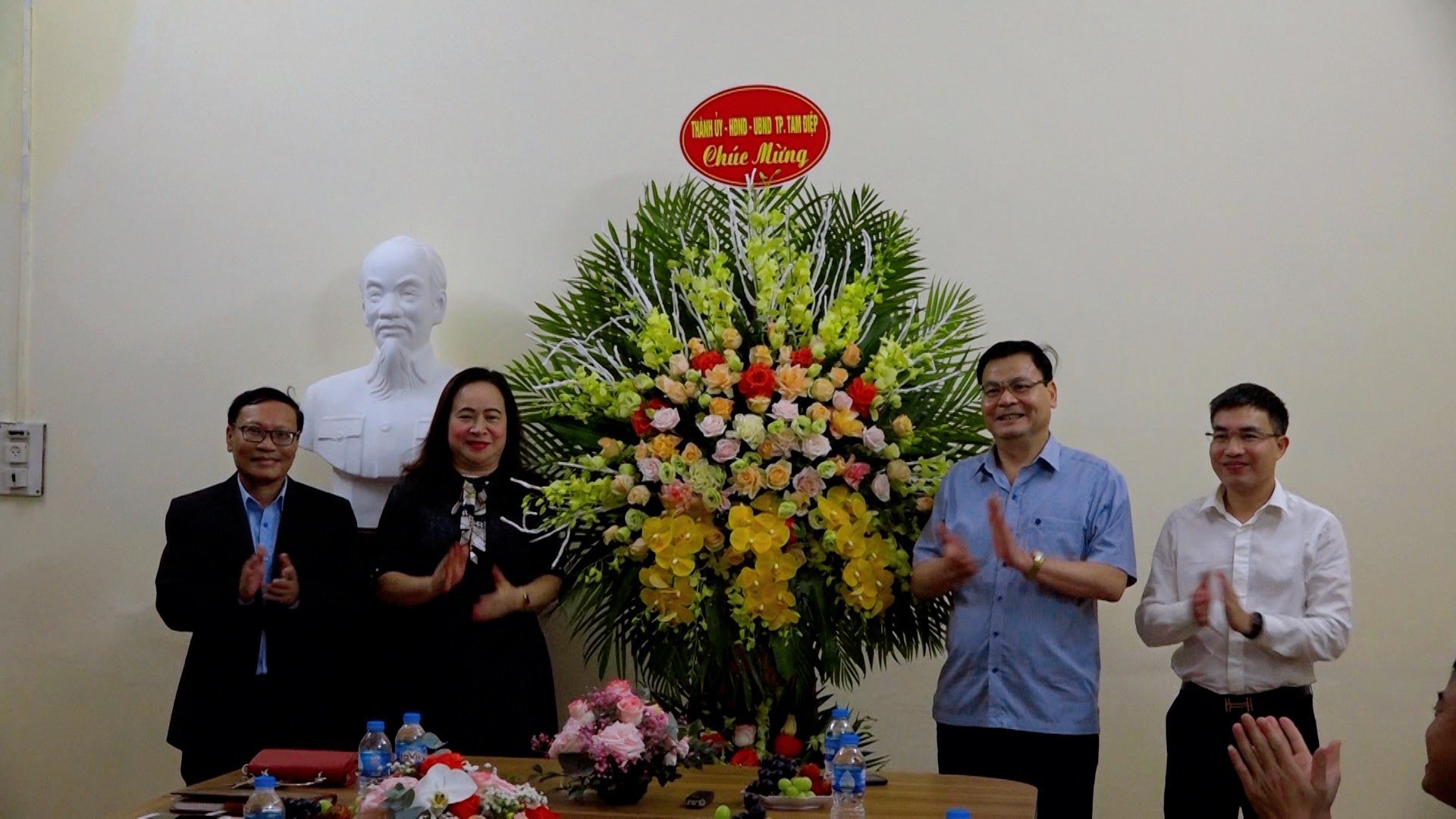 Lãnh đạo Thành phố thăm và chúc mừng Hội Doanh nghiệp thành phố Tam Điệp nhân ngày Doanh Nhân Việt Nam.