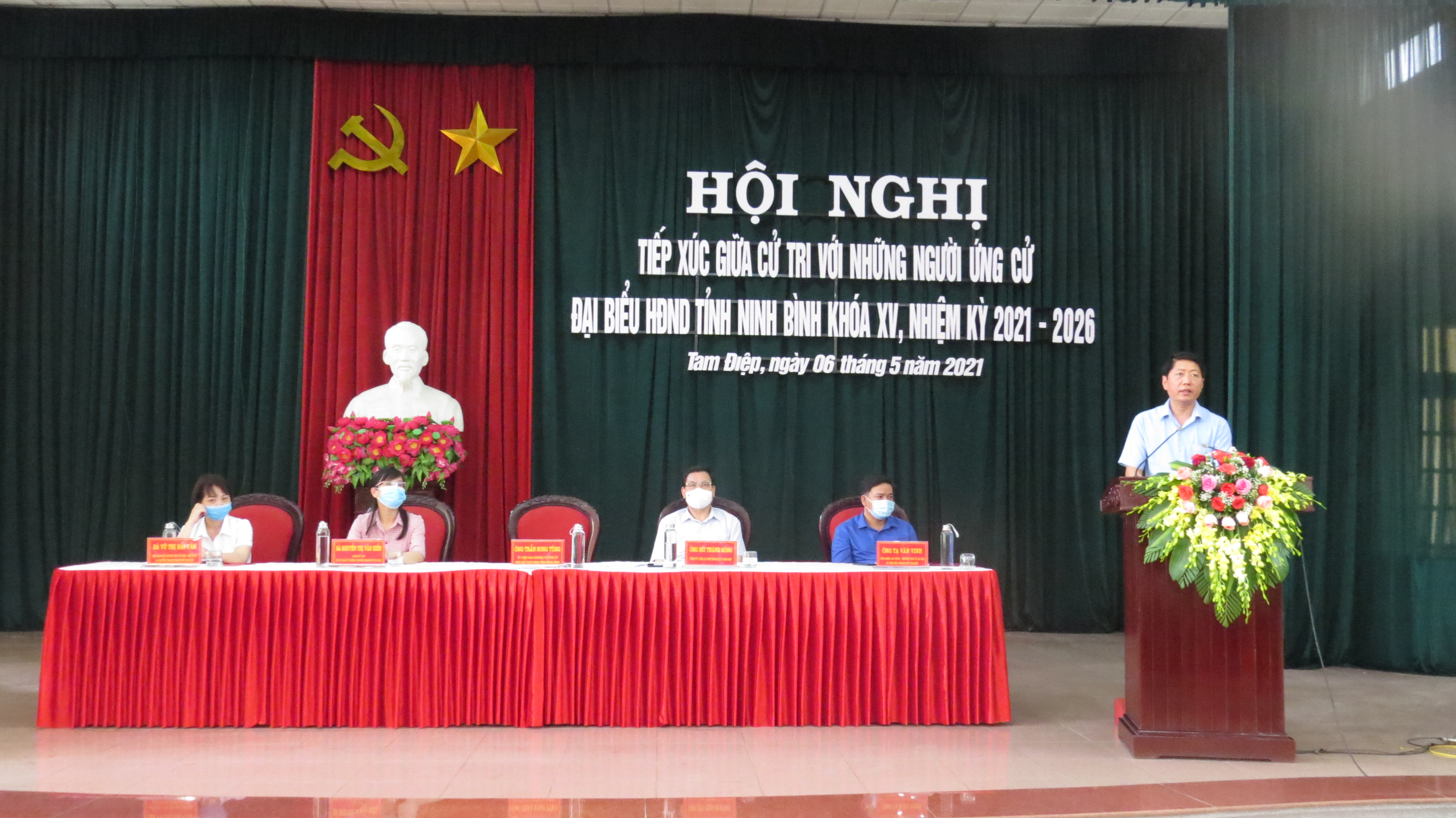 Người ứng cử đại biểu HĐND tỉnh Ninh Bình - Đơn vị bầu cử số 3 tiếp xúc với cử tri phường Bắc Sơn, Trung Sơn và xã Đông Sơn thành phố Tam Điệp.