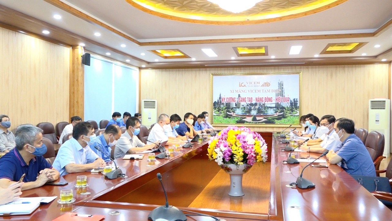 Đoàn công tác của thành phố Tam Điệp đi kiểm tra công tác phòng chống dịch Covid -19 tại Công ty Xi măng VICEM Tam Điệp, Công ty TNHH May PHOENIX và Công ty TNHH Thép KYOEI Việt Nam.